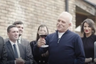 "ZATO ŠTO ZAJEDNO MOŽEMO SVE": Glumac Lazar Ristovski pozvao građane da podrže SNS i predsednika Vučića! (VIDEO)