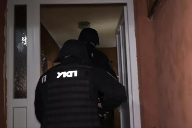 KOKAIN, VAGA, PARE! Uhapšen diler u Novom Sadu, policija pretresala stan! POZNATI NAREDNI KORACI!