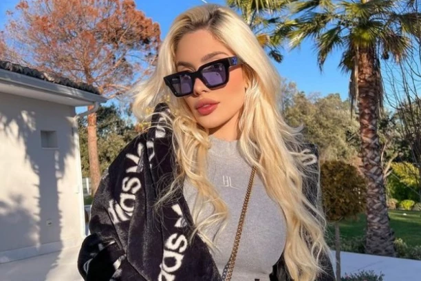 BIVŠA NEJMAROVA DEVOJKA ČEKA DETE SA ZVEZDOM REALA: Meč na "Parku prinčeva" u znaku ATRAKTIVNE plavuše! (FOTO)