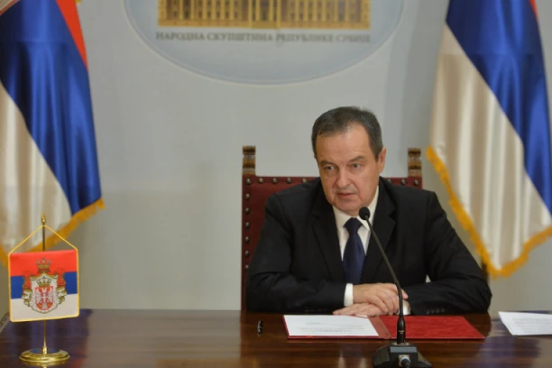 JASNO JE DA JE OVO VRSTA PRITISKA NA NAŠU ZEMLJU! Dačić:  Dojave o bombama treba da usade STRAH i NERVOZU!