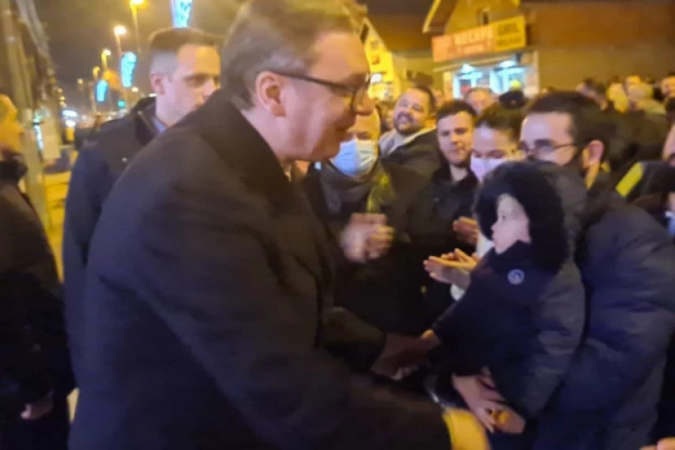 PODRŠKA KOJA OBARA SVE REKORDE! Iz štaba SNS - više od 35.000 potpisa za listu Aleksandar Vučić