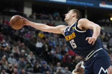 RUKAVICA JE BAČENA U LICE: Kad Jokić DOMINIRA, Denver POBEĐUJE! (VIDEO)