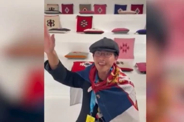 AZIJAT ODUŠEVIO NAŠOM PESMOM: Pogledajte kako peva "Veseli se srpski rode" (VIDEO)