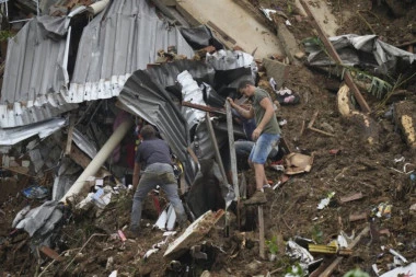 APOKLAIPTIČNE SCENE U BRAZILU: Broj stradalih u STRAVIČNIM POPLAVAMA raste, bujica oštetila više od 80 kuća (FOTO, VIDEO)