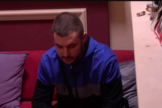 ON JE FEJK I PODVOJENA LIČNOST: Bivši zadrugar ŽESTOKO opleo po Gruji, a onda ga upredio sa Slobom Radanovićem! (VIDEO)