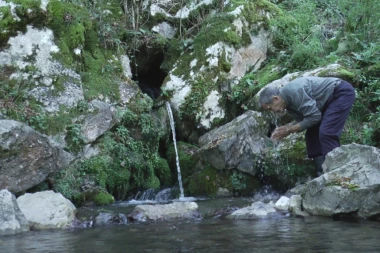 SPAS PRONAŠLI U IZVORU KOD BAJINE BAŠTE: Ako se tri puta napijete vode ostaćete u drugom stanju, a njegova čudotvornost nadaleko je poznata