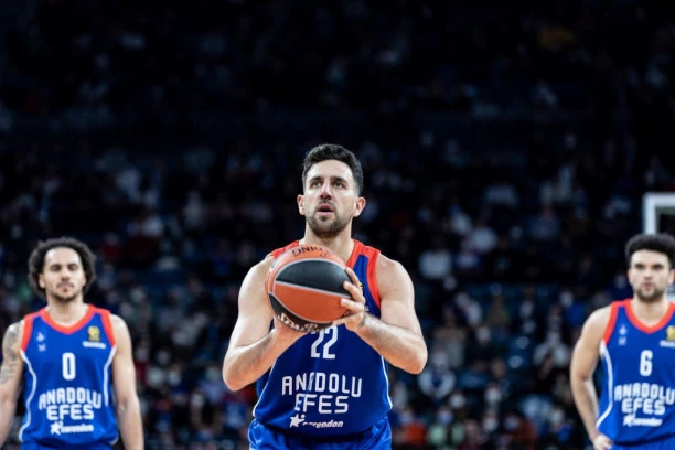 MICIĆ UZBUĐEN ŠTO PONOVO IGRA F4 U BEOGRADU: Hrvat mu uvalio vruć krompir! (VIDEO)