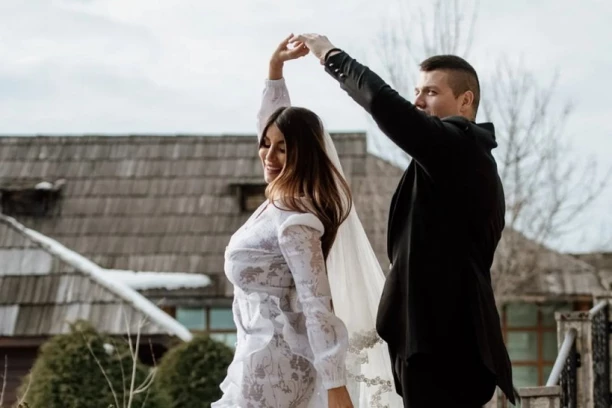 SLOBA I JELENA NA MEDENOM MESECU: Radanović otkrio gde je odveo DRUGU SUPRUGU, pravi bračni par! (FOTO)