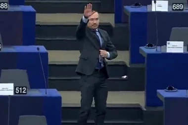 SKANDAL U EVROPSKOM PARLAMENTU! Poslanik salutirao nacističkim pozdravom, pa vikao: Živeo Orban, Fides, Kačinski i Bugari! (VIDEO)