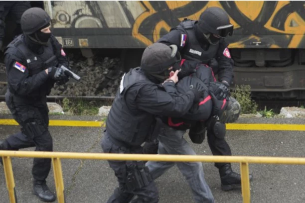 ORGANIZOVAO REGRUTACIJU I BORIO SE NA STRANI ISIS-A!: Ovo je biografija teroriste koji je uhapšen na aerodromu u Sarajevu!