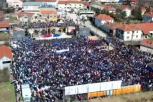 OKUPLJENI UZVIKIVALI: "ACO SRBINE"! Najmanje 20.000 ljudi dočekalo Vučića u Merošini!