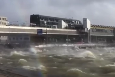 APOKALIPTIČNE SCENE NAKON JUNIS: Najmanje 13 mrtvih u jezivoj oluji koja je protutnjala Evropom, hiljade domaćinstava bez struje (VIDEO)