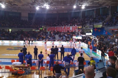 OSETITE ATMOSFERU U DVORANI ČAIR! Zvezda i Mega biju bitku u Nišu, promenjena i sudijska trojka! (VIDEO)