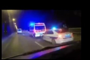 DRAMA NA PANČEVAČKOM MOSTU: Nepoznata osoba pokušava da skoči (VIDEO)