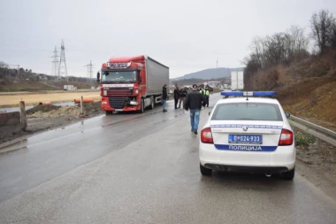 SKAMENIO SAM SE, BILO JE JEZIVO! Izašao je iz kola i ubio se - svedok samoubistva u Resniku ne može da dođe sebi