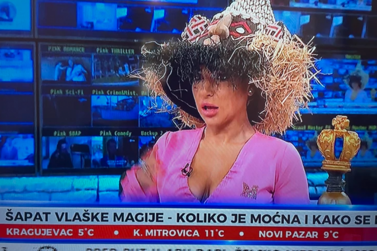 Jovana Jeremić isprobava šešir za magiju