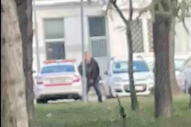 UPOZORENJE! MANIJAK NA NOVOM BEOGRADU: Presreće žene i decu, samozadovoljava se nasred ulice