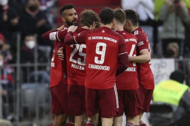 FENJERAŠ POKLEKAO U MINHENU: Bavarska mašina ZARIBALA, a onda je na scenu stupio Levandovski! (VIDEO)