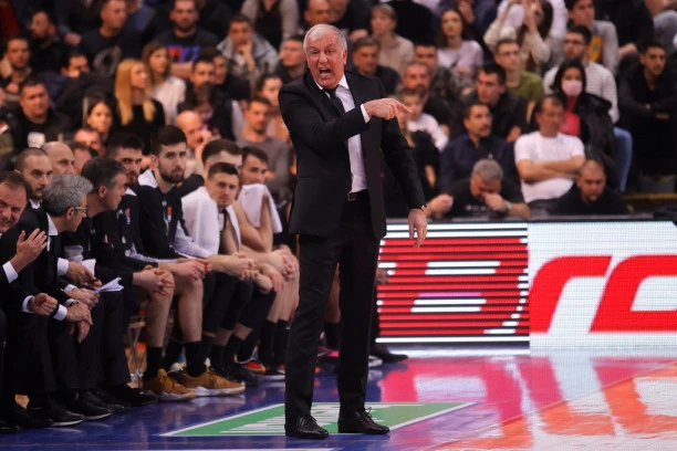 OBRADOVIĆ ZOVE NAVIJAČE: Podržite nas protiv ekipe koja je projektovana za Fajnal-for