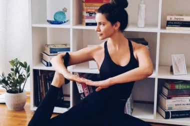 IZAZOVNO IZDANJE LEPE VODITELJKE! Kosjerinu u ovoj kombinaciji do sada niste videli! (FOTO)