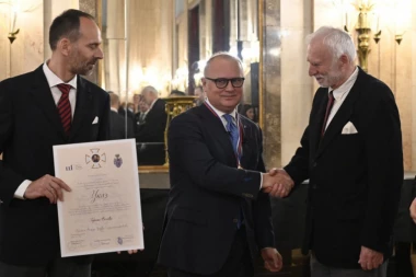 Goranu Vesiću uručen orden „Krst vožda Đorđa Stratimirovića”
