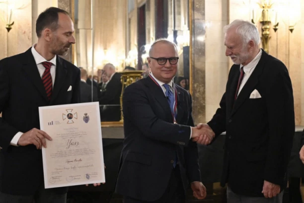 Goranu Vesiću uručen orden „Krst vožda Đorđa Stratimirovića”