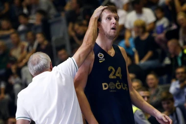 BUM, BUM, TRAS! POTPISUJE Jan Veseli!