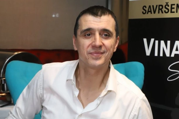 ŠTA SE DESILO MARKU BULATU? Pevačeva transformacija ŠOKIRALA publiku, niko ne može da ga PREPOZNA! (GALERIJA)