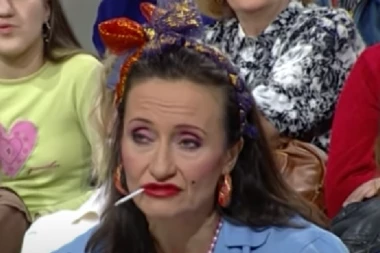 SVI STE JE ZAVOLELI KAO SALVETU, A ONDA JE NESTALA! Glumica Ljiljana Jakšić ćerku je dobila u 52. godini, a evo kako sada IZGLEDA! (FOTO)