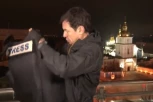 POJEDINI SU NAPAD NA UKRAJINU DOČEKALI U PROGRAMU UŽIVO! Pogledate kako novinar brzo navlači pancir dok iza njega sve puca! (VIDEO)