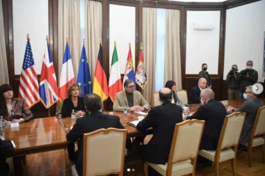 DRŽAVE KVINTE POZIVAJU PRIŠTINU: Spustite tenzije - građani imaju pravo na mirno okupljanje! (FOTO)