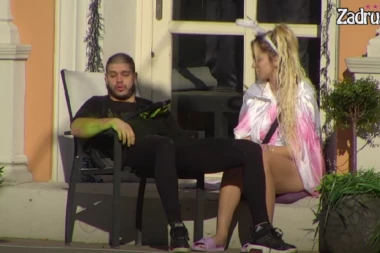 ALEKS NAPRAVILA LJUBOMORNU SCENU! Otvoreno se NABACIVALA zadrugaru, Dejan IZGOREO pa na njene oči SPOPAO Moniku! (VIDEO)