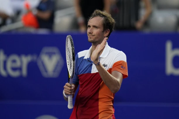 MEDVEDEVA JEDNA POBEDA DELI OD PRVOG MESTA: Poznato ko je poslednji zid odbrane Novakovog trona!