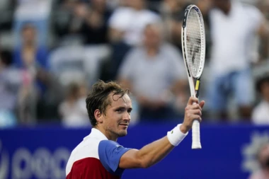 POJMA NEMA: Medvedev nije znao da POSTAJE najbolji na svetu! (VIDEO)