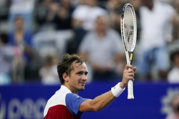 POJMA NEMA: Medvedev nije znao da POSTAJE najbolji na svetu! (VIDEO)