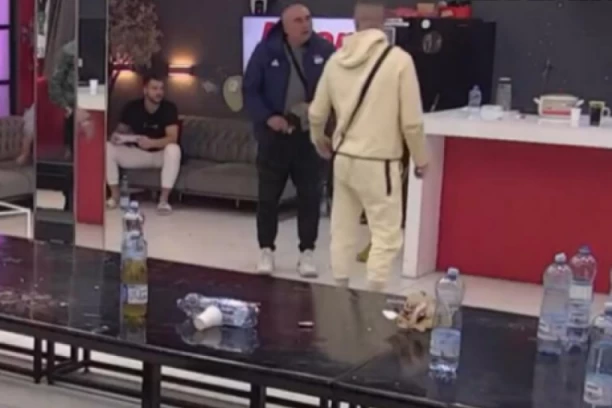 MIKI POBESNEO: Đuričić žestoko zaratio sa Anđelom, ona ga dovela do LUDILA, zadrugari ga JEDVA SMIRILI! (VIDEO)