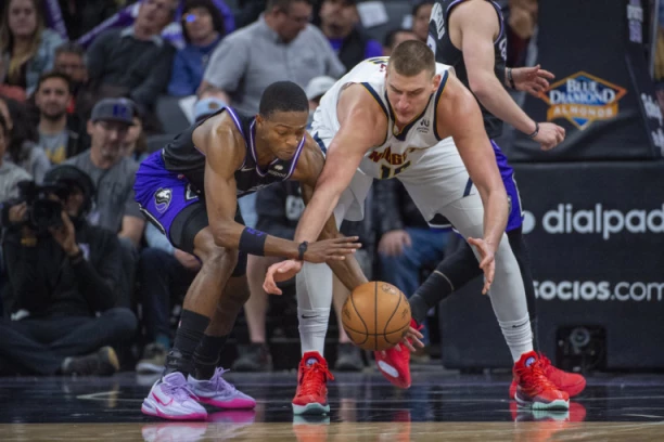 STATISTIKA JE NEUMOLJIVA: Jokiću ne pomaže ni MVP titula! Publika je očarana NEMANJOM BJELICOM!