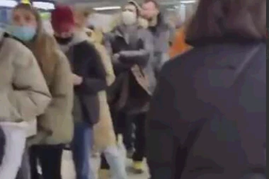 Bankomati u Moskvi presušuju! Jezive scene u ruskoj prestonici, građani u panici, nije haos samo u Ukrajini! (VIDEO)