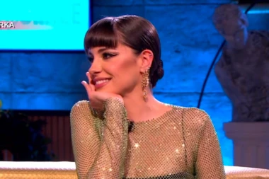 GUZA NA IZVOLTE: Sara Jo ne prestaje da šokira stajlingom! (FOTO + VIDEO)