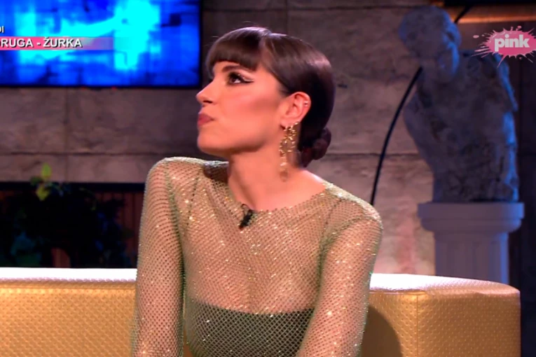 SARA JO SVA U KRVI I KO OD MAJKE ROĐENA! Fanovi zaprepašćeni, ređaju se komentari, ne zna se šta je šokantnije!