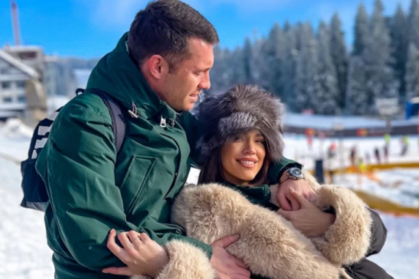 Marija Mikić OTKRILA POL BEBE: Pevačica sa fanovima podelila snimak koji je sve RAZNEŽIO, njihovoj SREĆI NEMA KRAJA! (VIDEO)