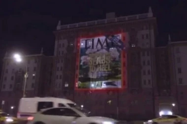 BRUKA! OVO ĆE RAZBESNETI SVE SRBE: Američka ambasada u Moskvi napravila je PROVRAZREDAN SKANDAL! (VIDEO)
