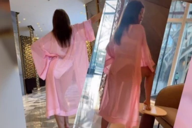 Milica Pavlović ZADNJICOM zabavljala goste hotela u Dubaiju: ŠOK snimak srpske pevačice, u GAĆICAMA na ulazu dočekivala posetioce, a onda im DIGLA PRITISAK pozama! (FOTO)