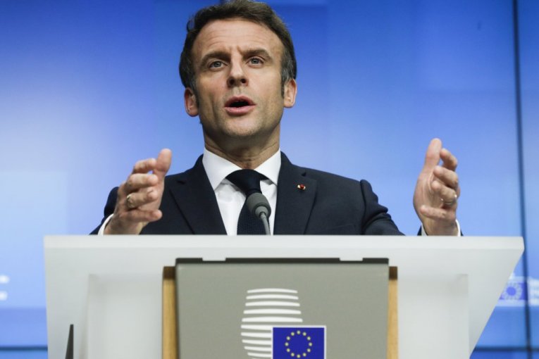 NE CVETAJU RUŽE! Francuska na pragu da istupi iz EU? Makron pod velikim pritiskom