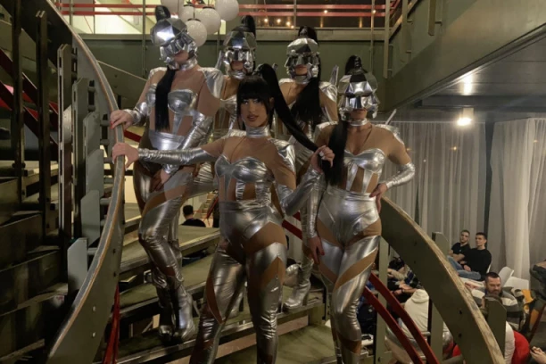 POPIĆU jednu da ubijem tremu! Angelina pred nastup SIGURNA U SEBE! (VIDEO)