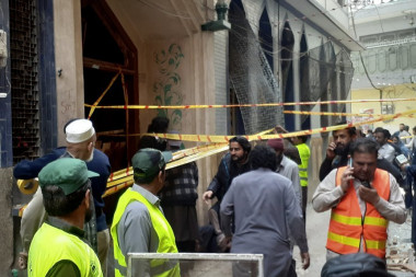 POGINULI za vreme MOLITVE! Bomba u džamiji, najmanje 30 MRTVIH!