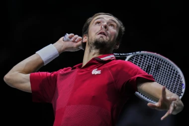 MEDVEDEV POD UCENOM! Da li će više IKADA igrati pod ruskom zastavom?