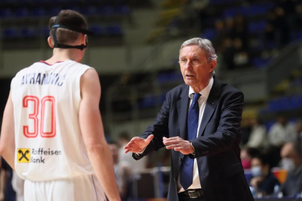 PEŠIĆ ULAŽE U BUDUĆNOST: Dao BLAGOSLOV omladincima!