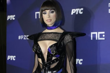 Sara Jo pokazala DEČKA, nastupaju ZAJEDNO! Nikad PROVOKATIVNIJA, uz partnera spremna da ZAPALI scenu, DEVOJKE RADITE NA OVOME! (VIDEO)