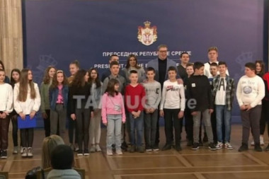 HVALA VAM ŠTO NAS OKUPLJATE: Devojčica iz Mostara se emotivnim govorom obratila Vučiću i poželela jednu stvar (VIDEO)